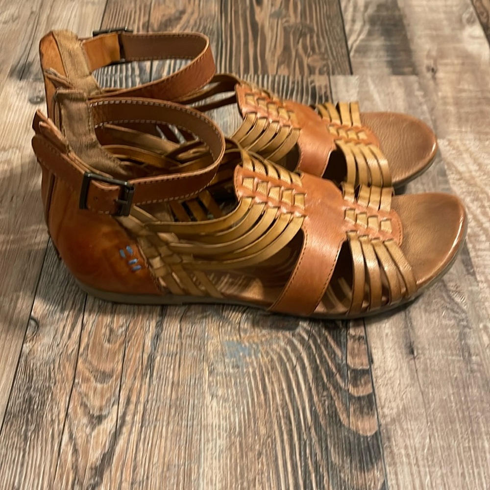Women’s sandals